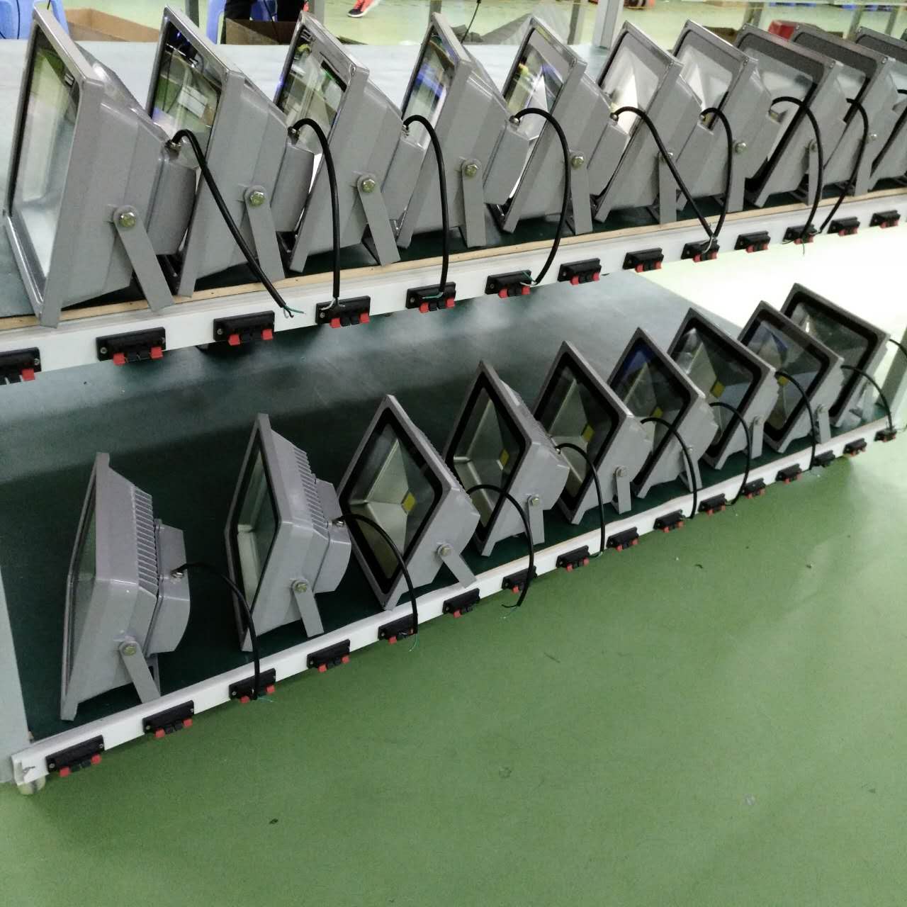 led flood light...jpg